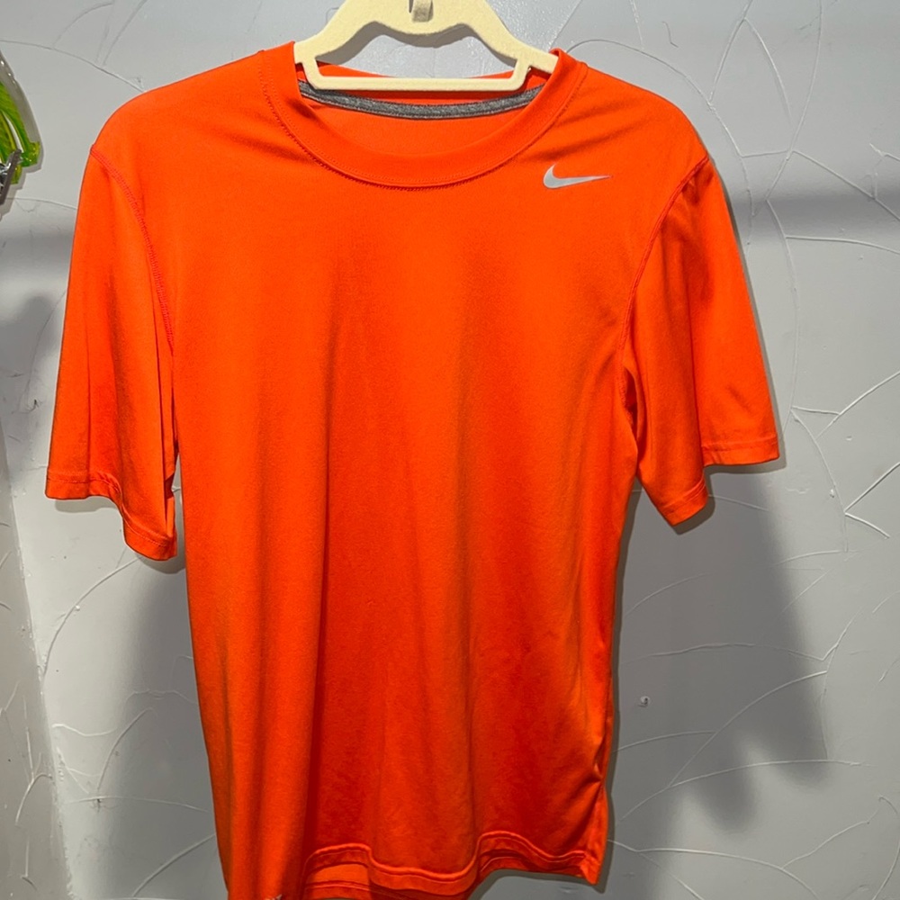 Nike- men’s dry fit tee- small